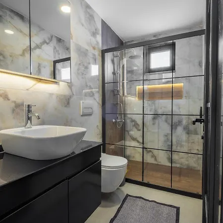 Duplex In Cleopatra, 200 M To The 阿拉尼亚